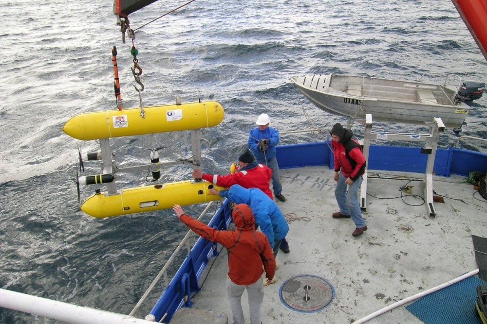 The AUV Sirius being deployed for a survey.